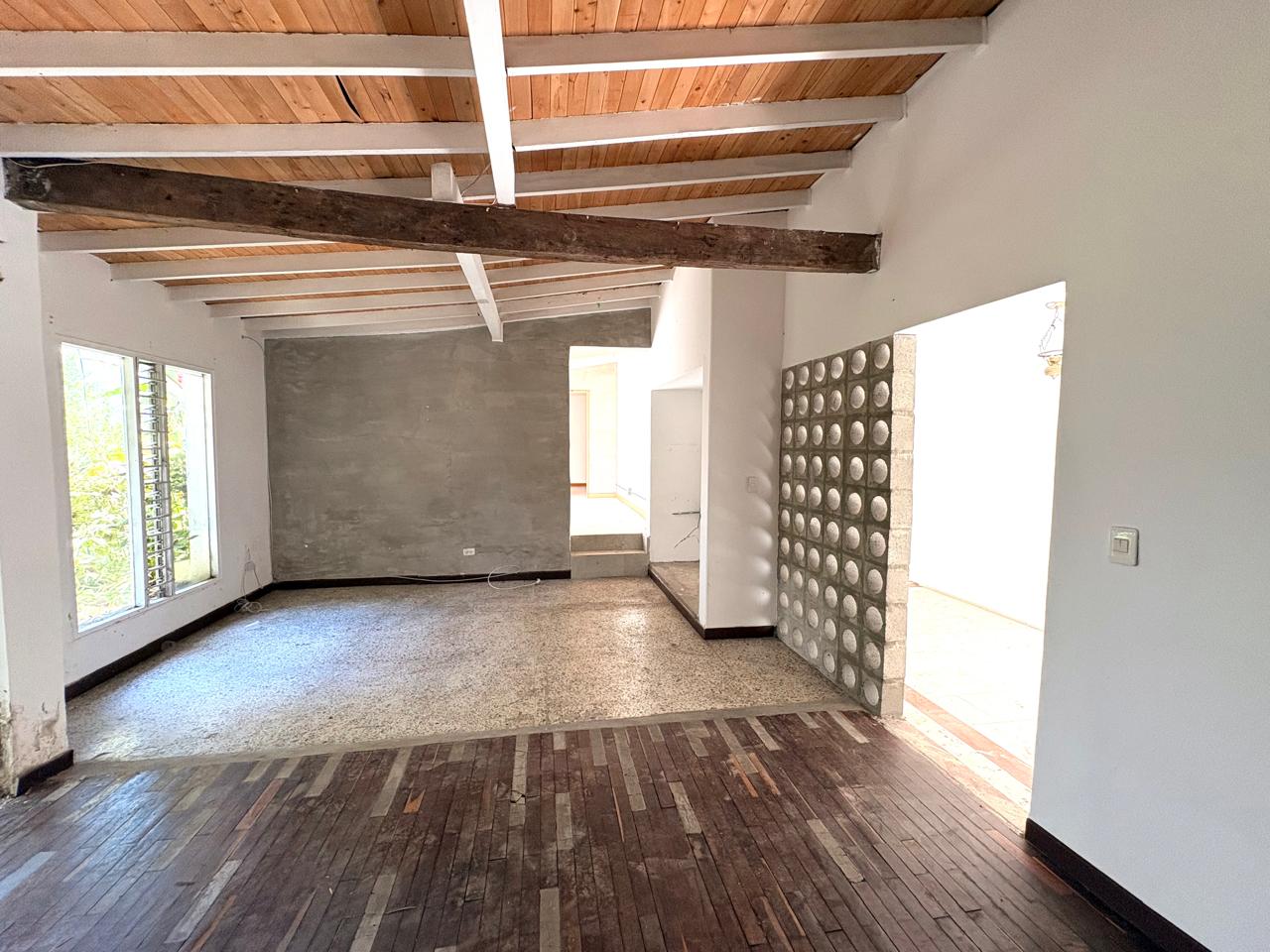Casa Lote para venta en Poblado  Castropol
