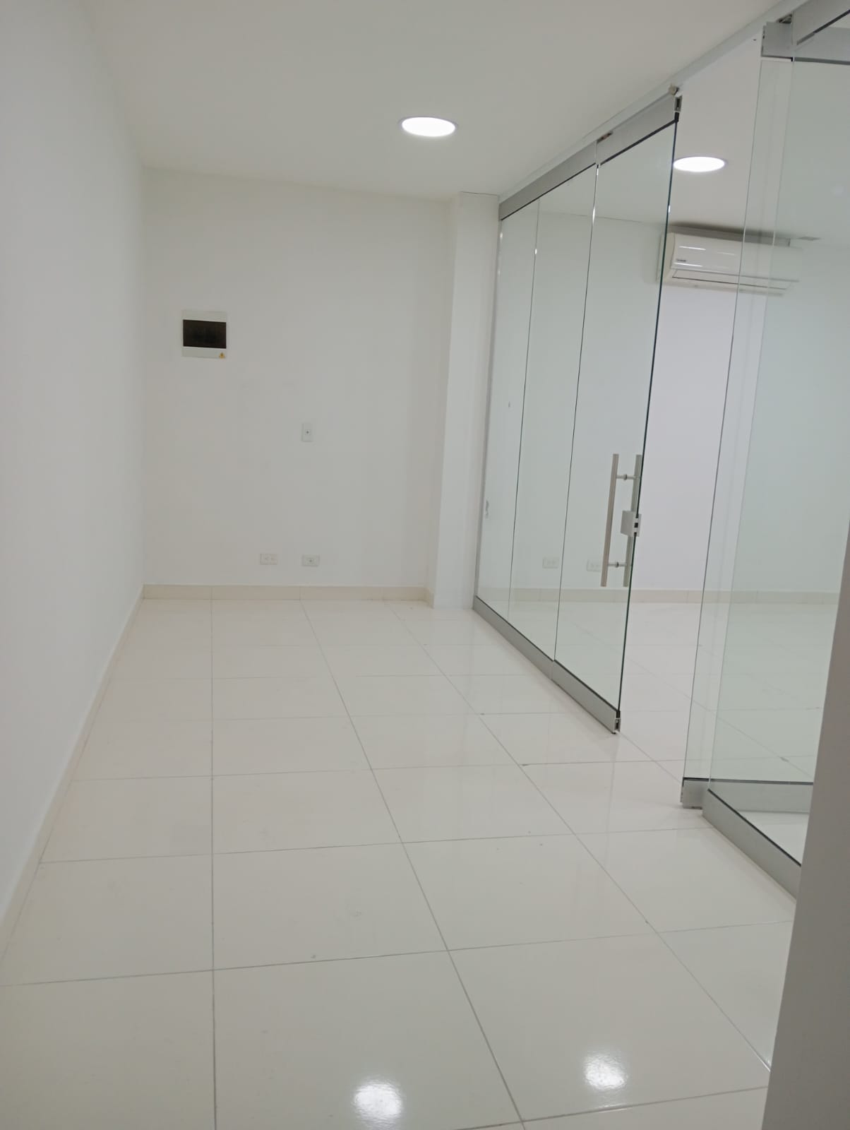 OFICINA A LA VENTA EN EL POBLADO