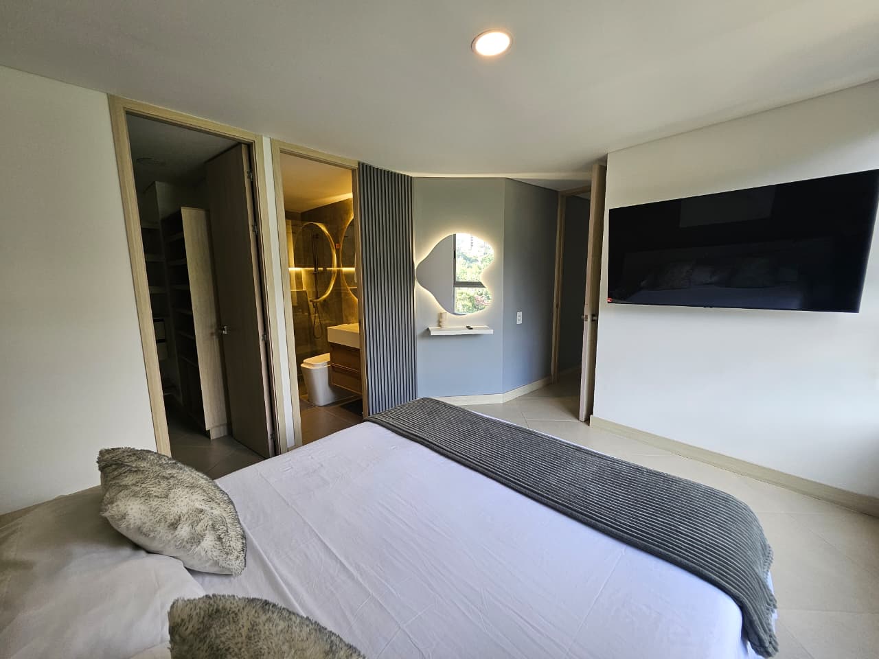 Apartamento amoblado para la venta en Camino Verde Envigado