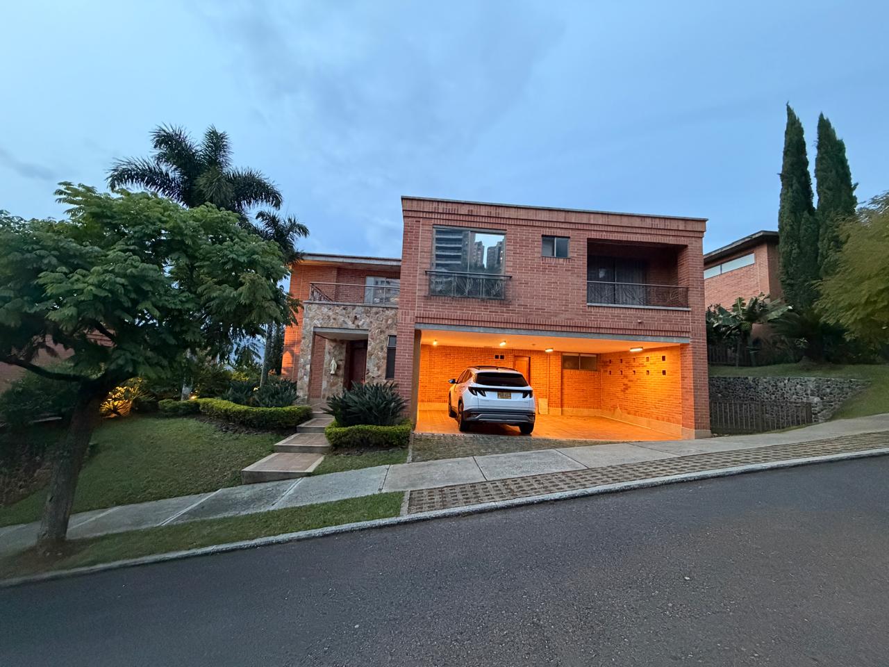 Casa en  venta en la Calera el    Poblado Medellin