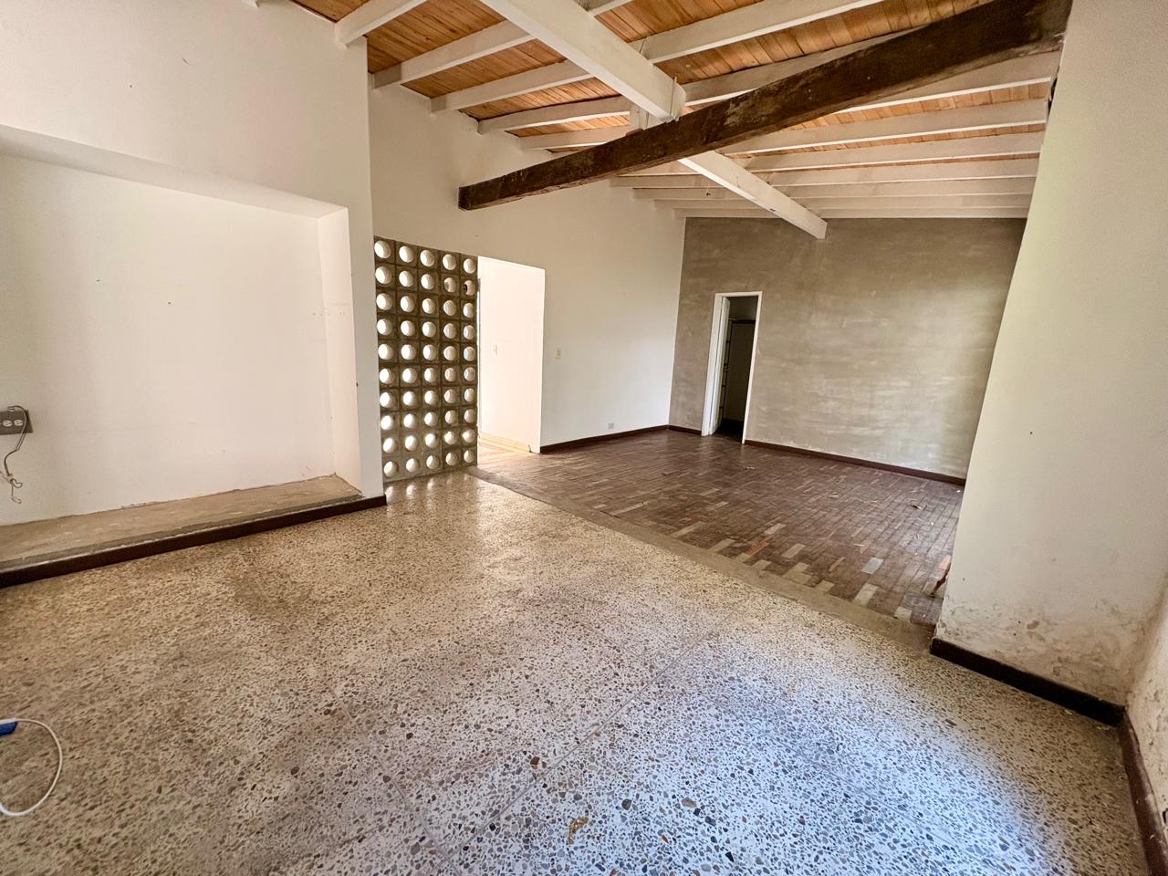 Casa Lote para venta en Poblado  Castropol