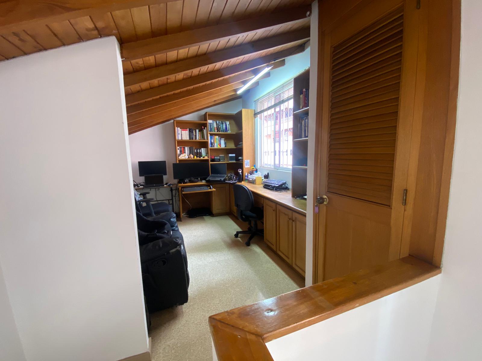 Casa para la Venta en Loma de los Bernal Medellin