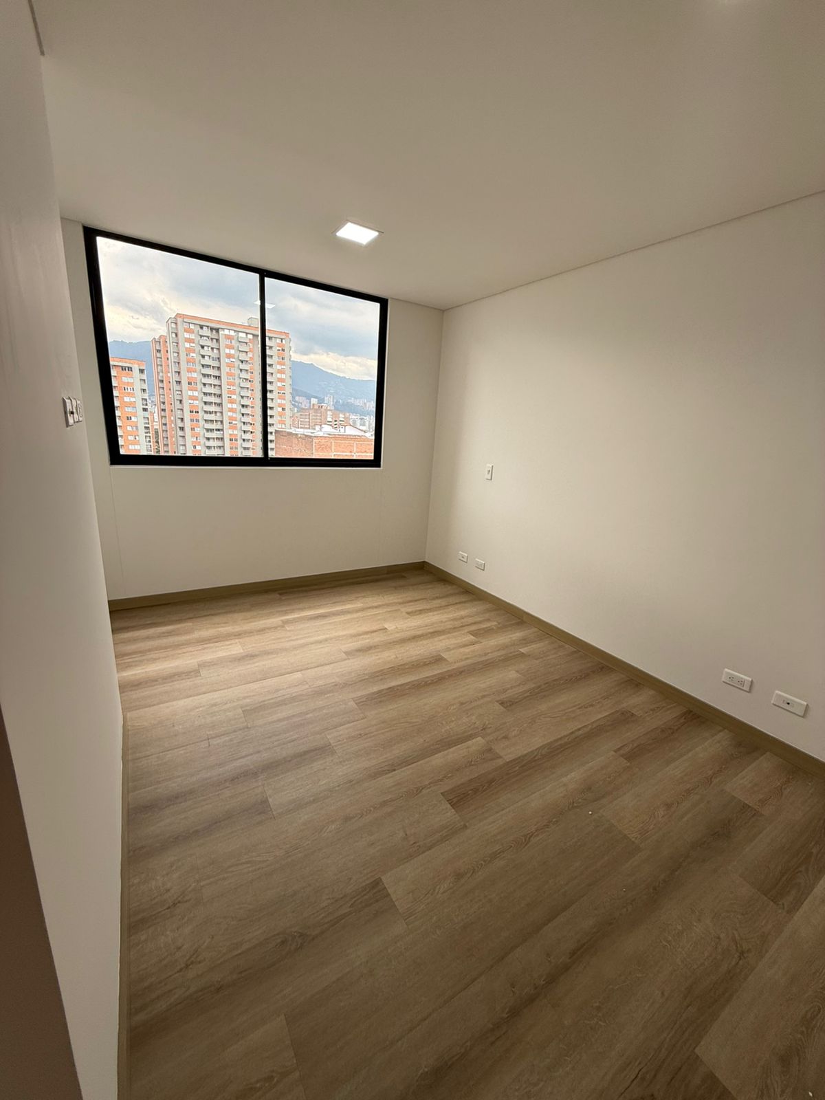 Apartamento en venta para estrenar en Los Colores Medellin