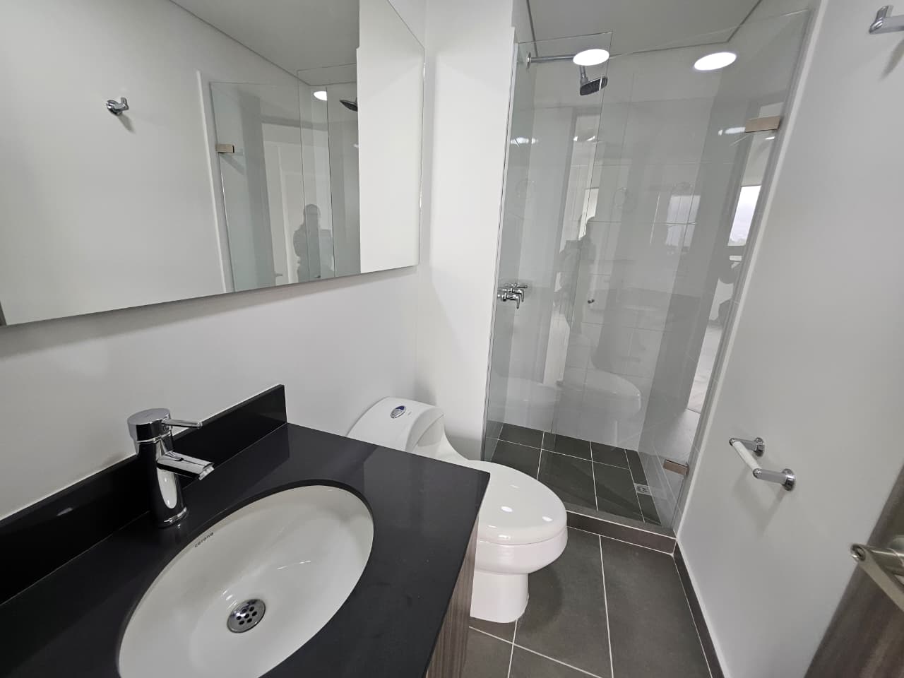 Venta de apartamento en El Poblado Las Palmas para estrenar