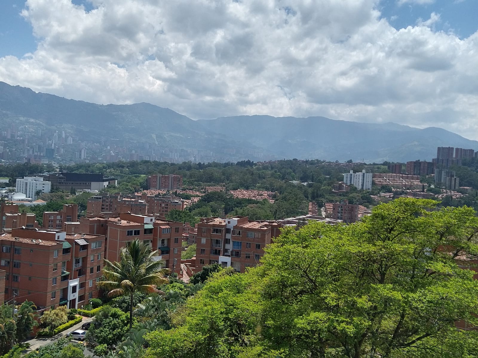 Apartamento en Venta Medellin Loma de los Bernal