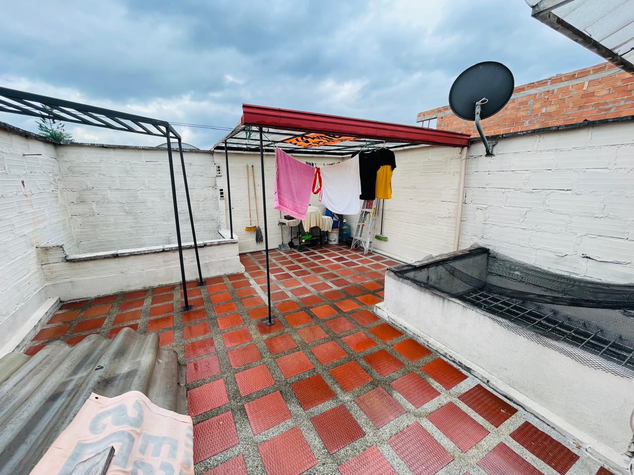 VENDO CASA EN ROBLEDO LOPEZ DE MESA MEDELLIN