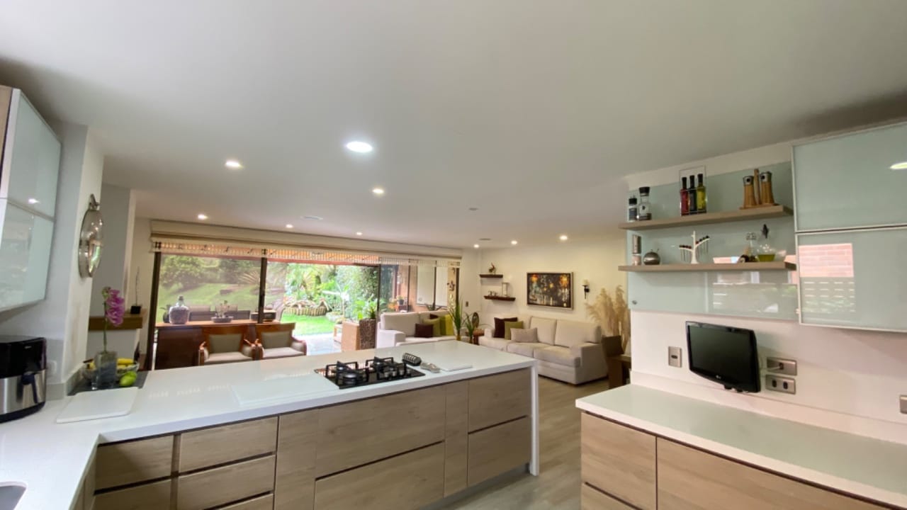 Venta de casa en El Retiro cerca al parque