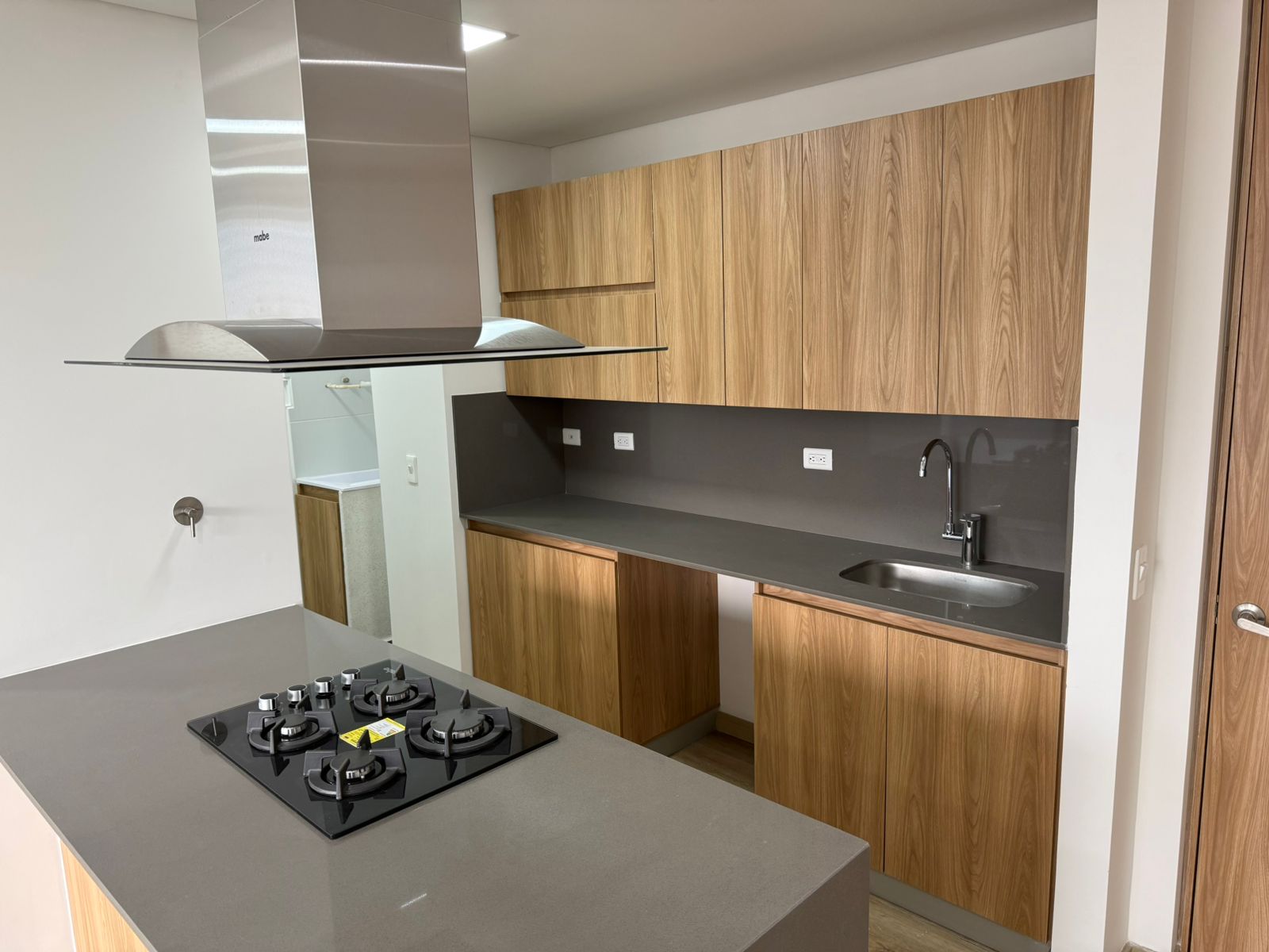 Apartamento en venta para estrenar en Los Colores Medellin