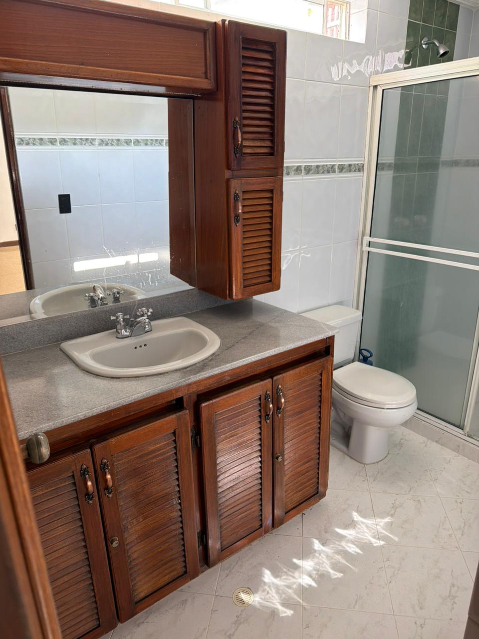 Casa para Arriendo  en Loma de los Bernal Medellín