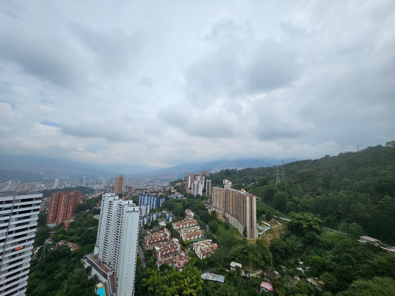 Venta de apartamento en El Poblado Las Palmas para estrenar