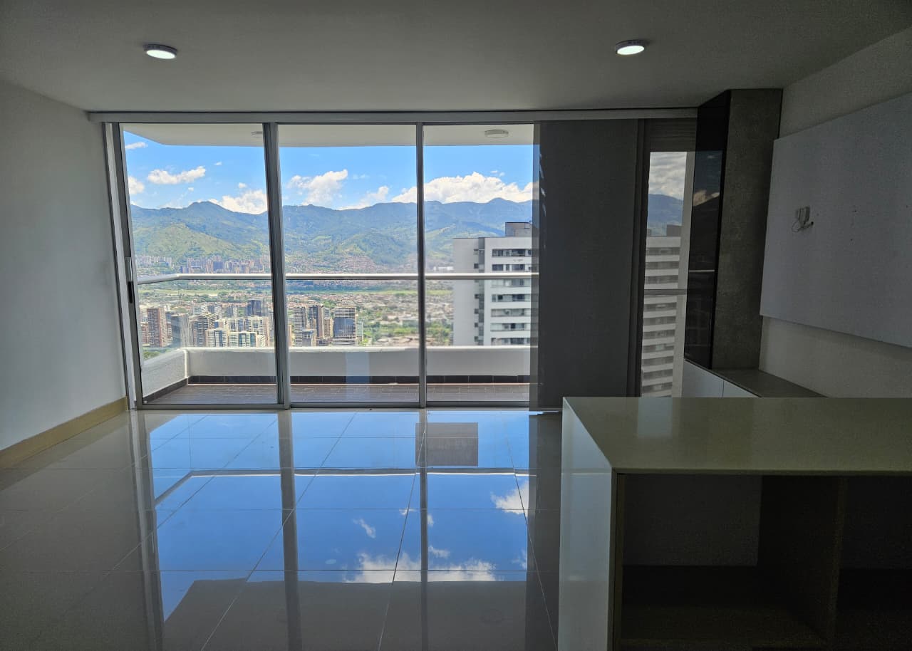 Apartamento para arriendo en El Poblado Loma del Indio