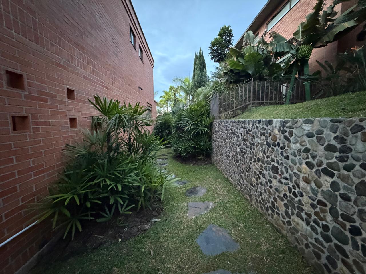 Casa en  venta en la Calera el    Poblado Medellin