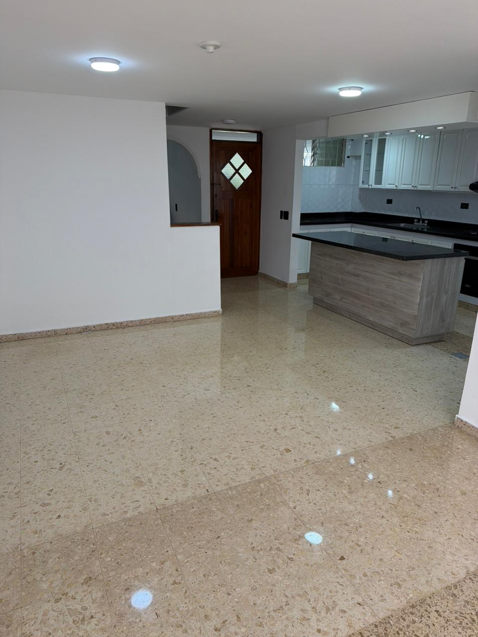 Casa para Arriendo  en Loma de los Bernal Medellín