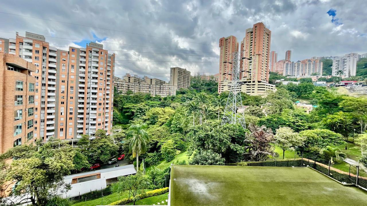 Apartamento para arriendo en el Poblado Loma de San Julian