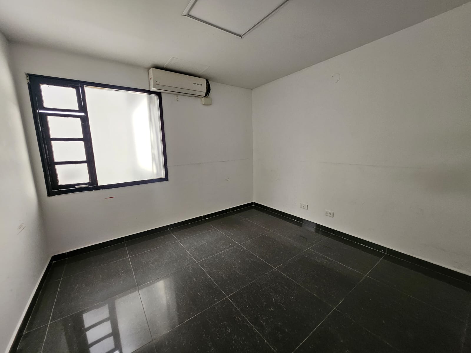 Casa comercial para arriendo en La 80 Floresta