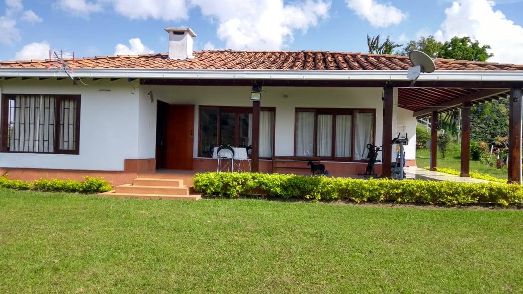 Casa lote  en venta en el Peñol  Antioquia