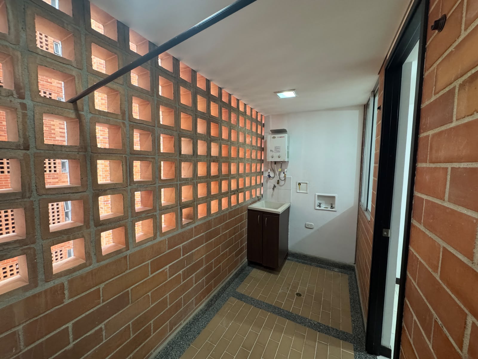 Apartamento para arriendo loma de san José parte baja
