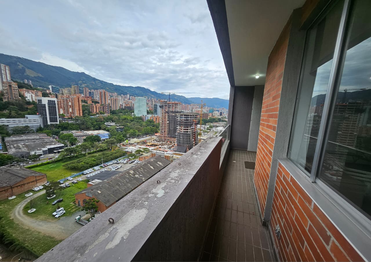 Apartamento amoblado en arriendo en Ciudad del Río El Poblado