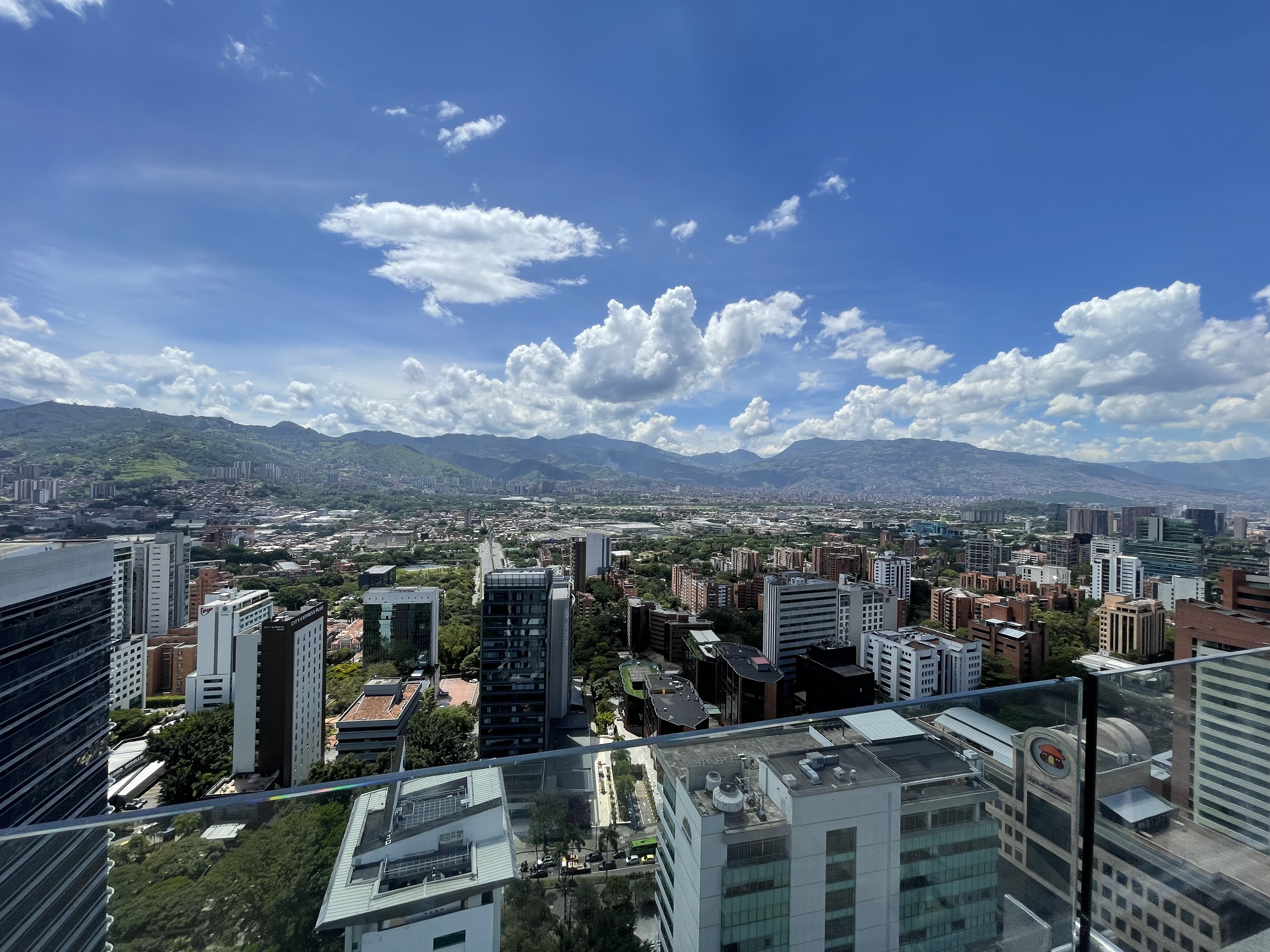 Apartamento AMOBLADO para la venta en Medellín Loma de Alejandría