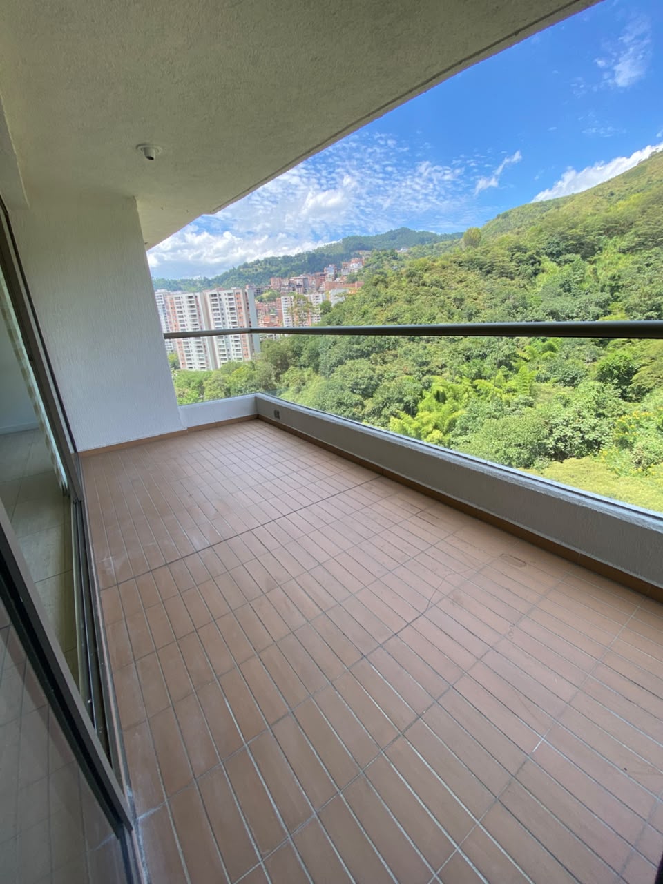 Apartamento para la venta en la loma de los bernal