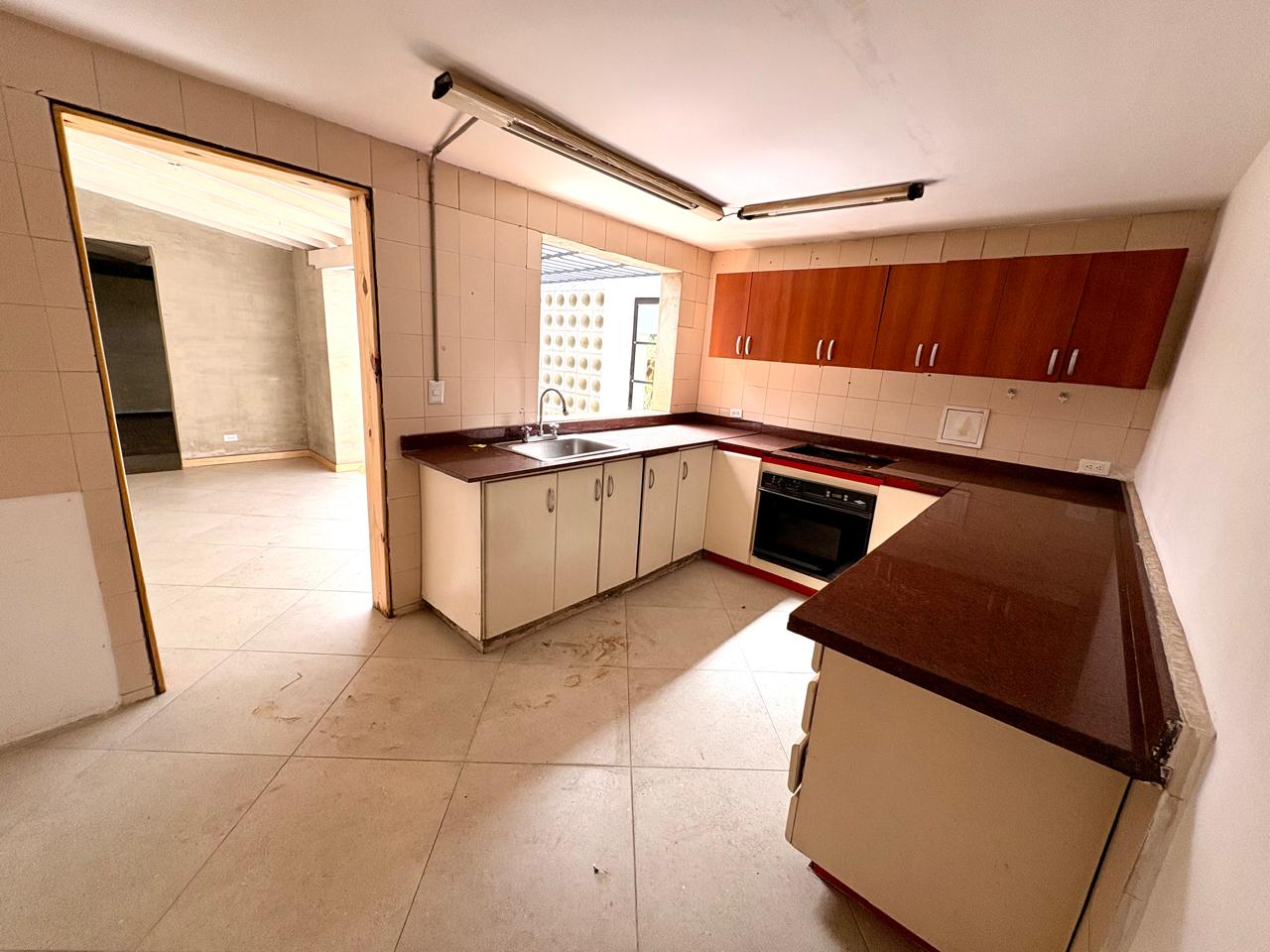 Casa Lote para venta en Poblado  Castropol