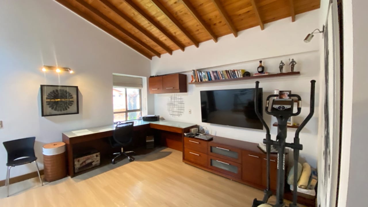 Venta de casa en El Retiro cerca al parque