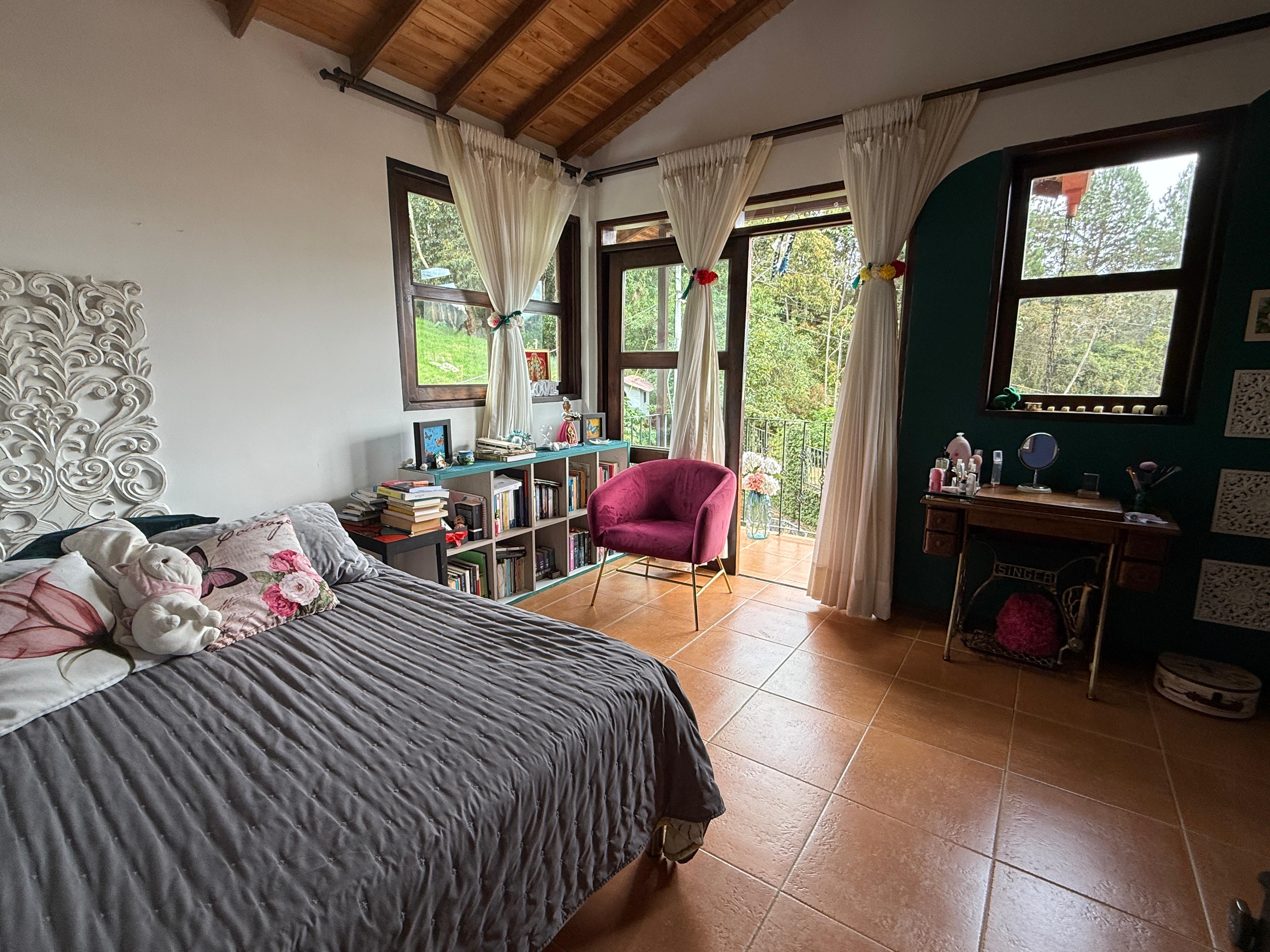 Venta de casa en El Retiro Sector Martin Pescador