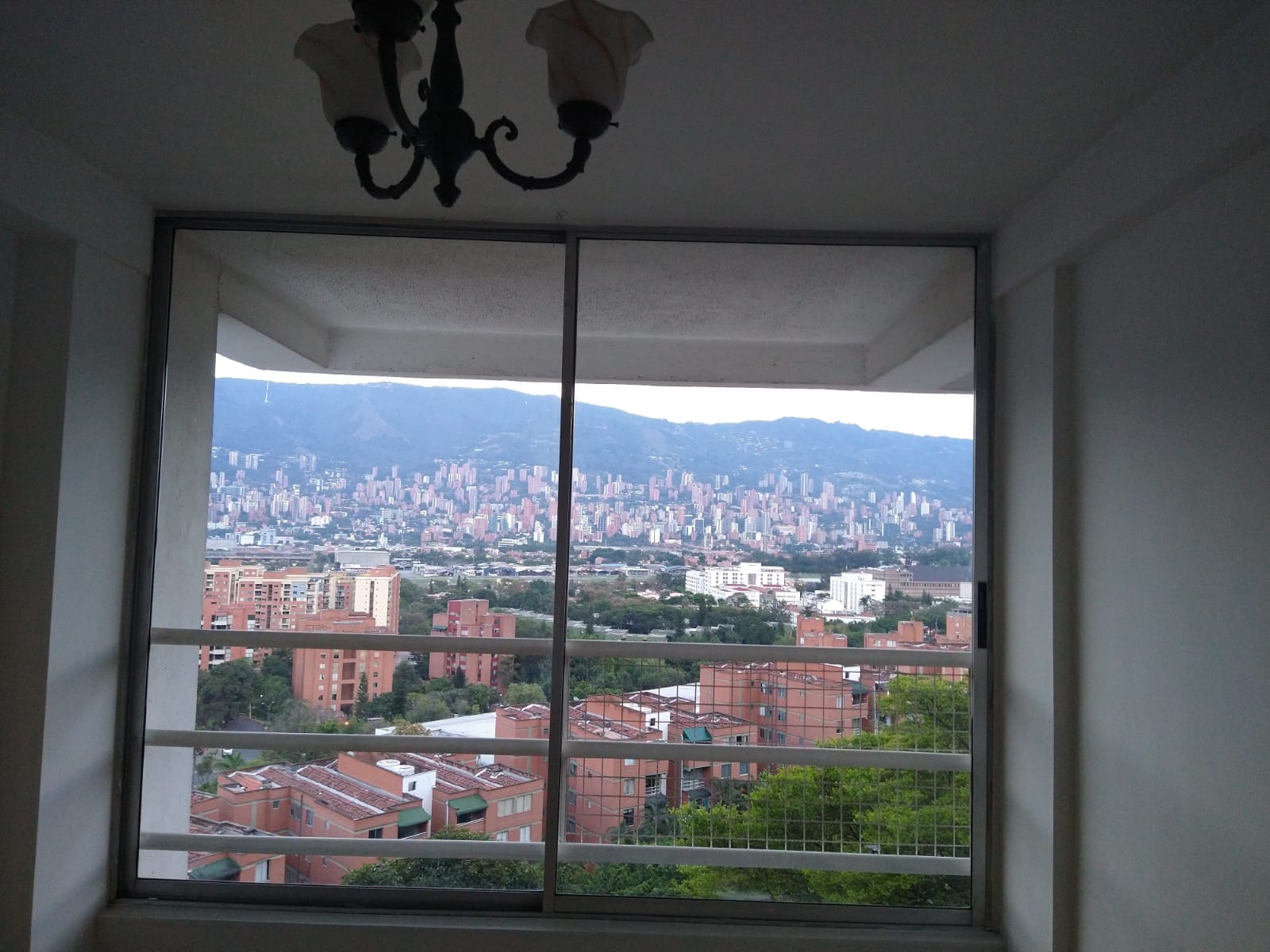 Apartamento en Venta Medellin Loma de los Bernal