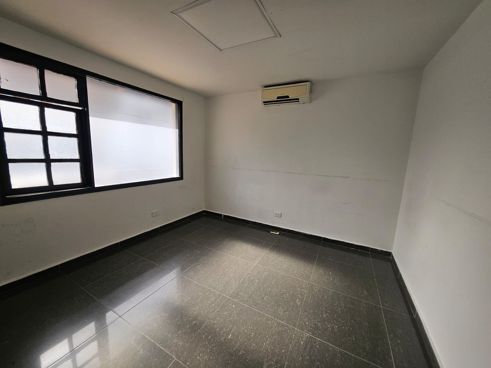 Casa comercial para arriendo en La 80 Floresta