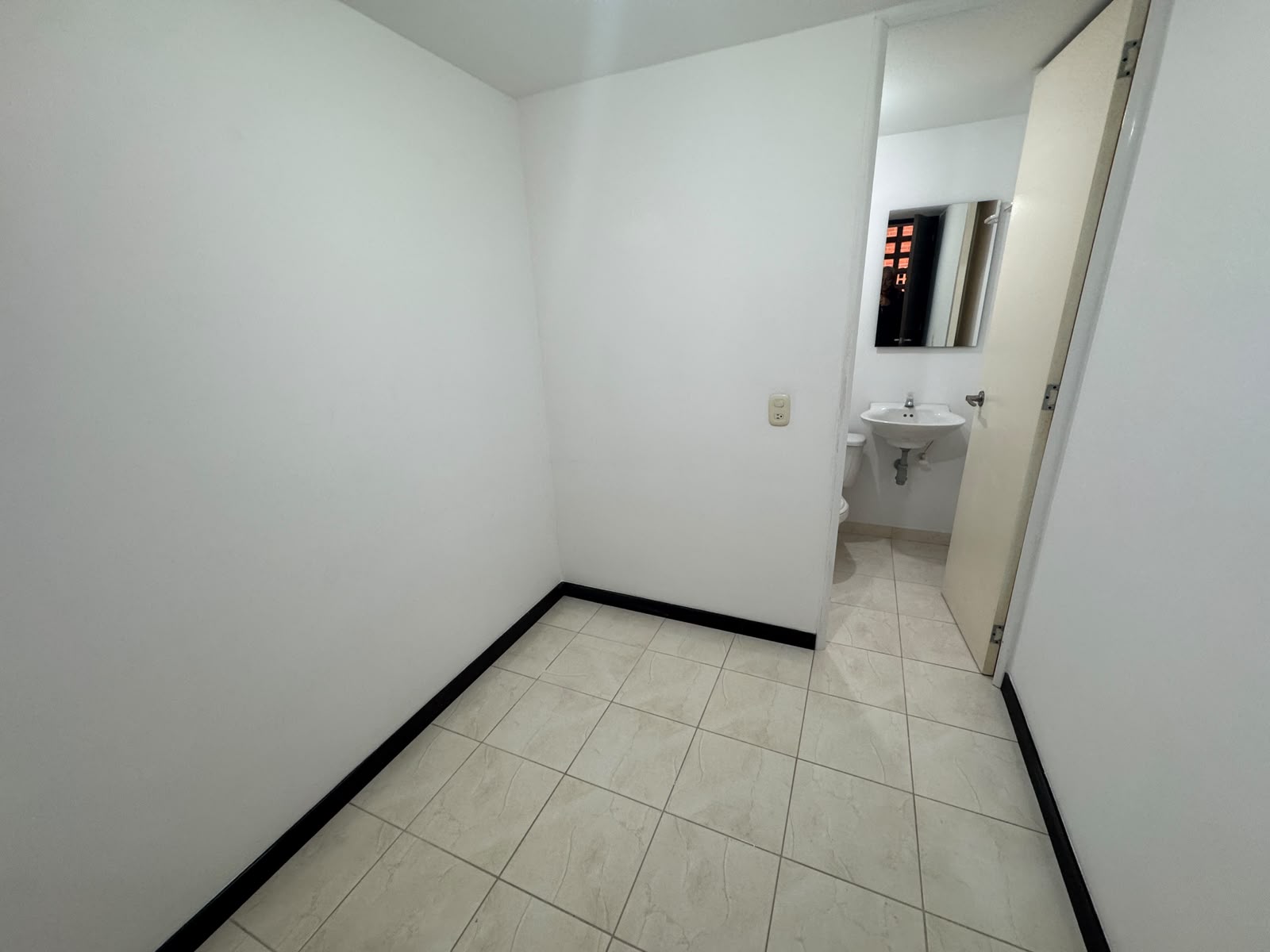 Apartamento para arriendo loma de san José parte baja