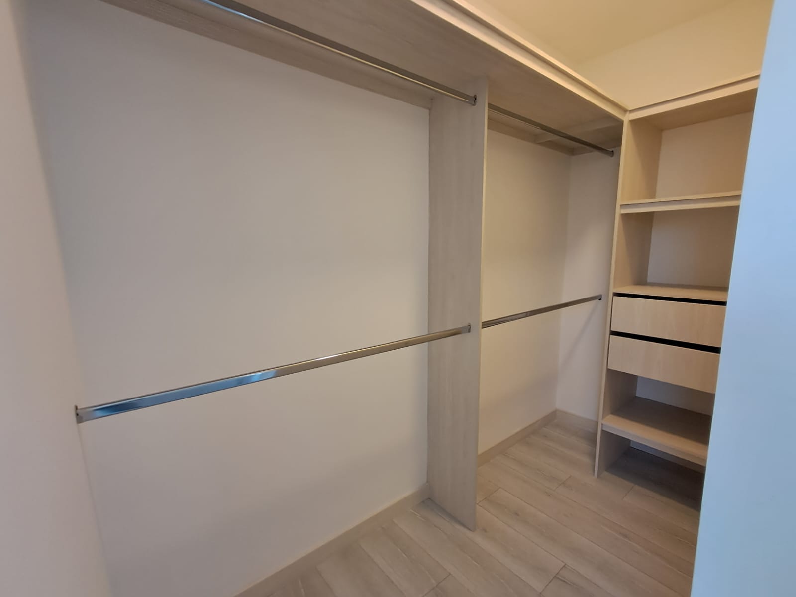 Apartamento en venta en Los Colores   Medellín