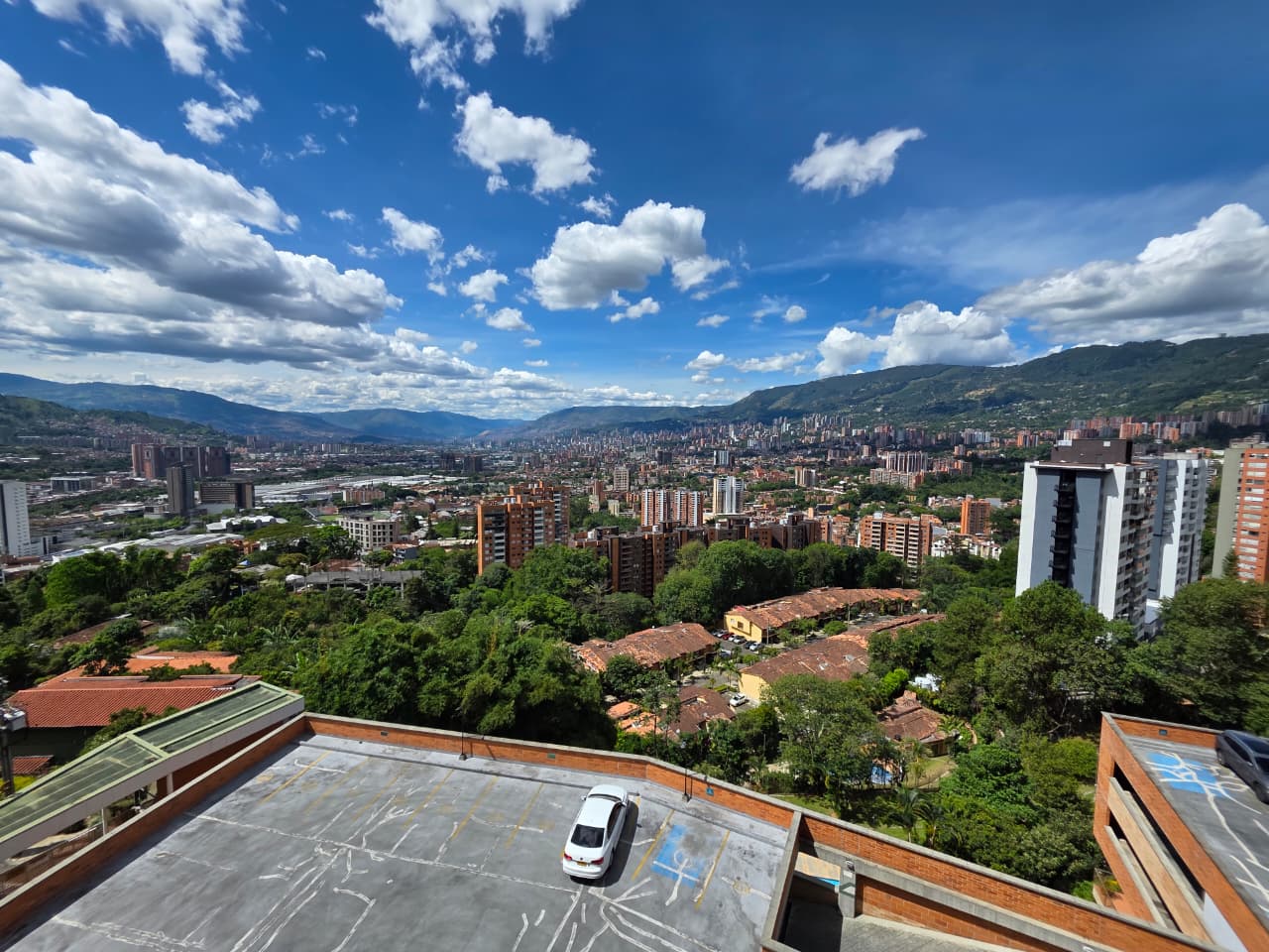 Apartamento en venta en Envigado sector Loma del Barro