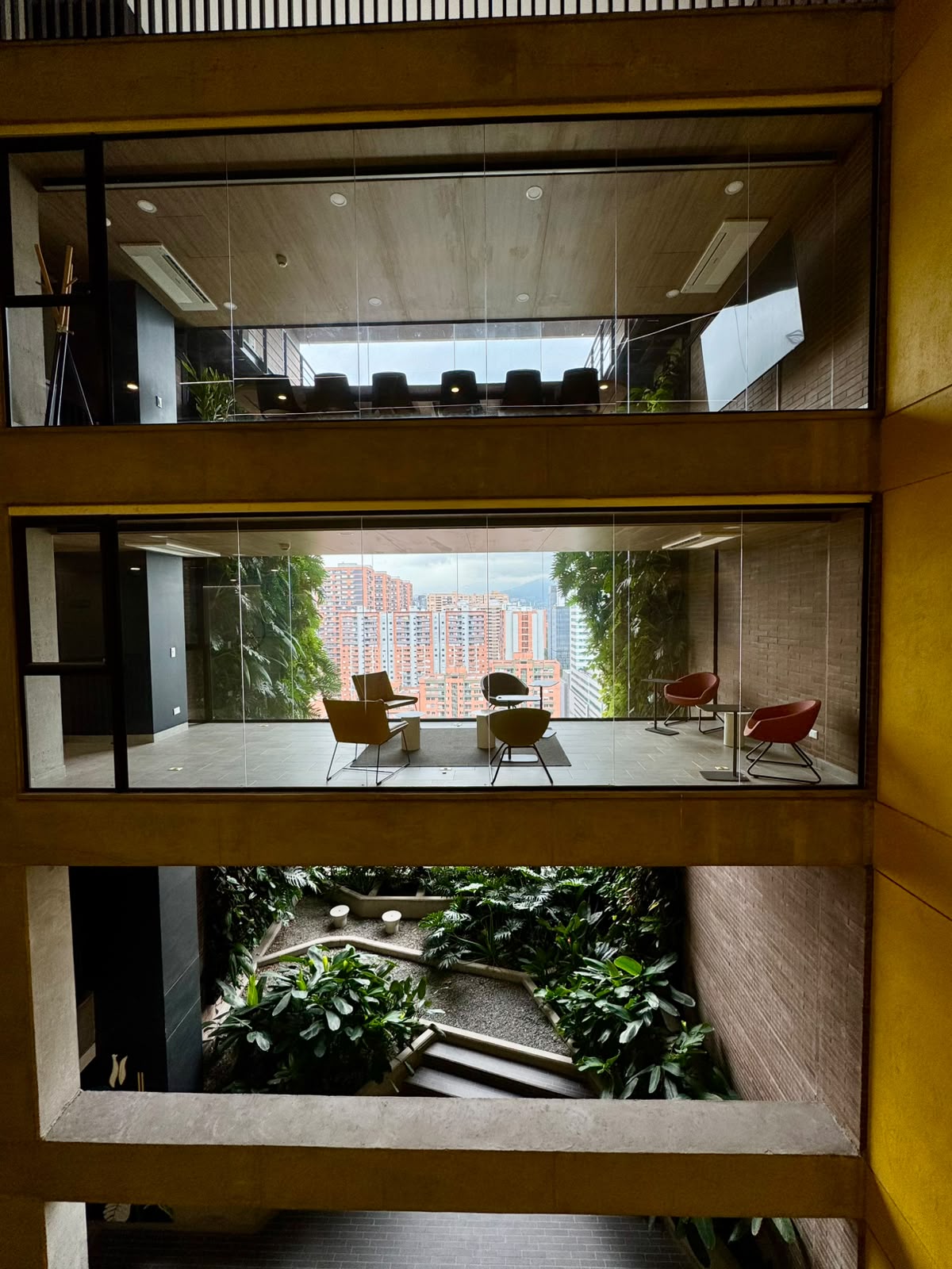 Apartaestudio amoblado para arriendo en Ciudad del Río El Poblado
