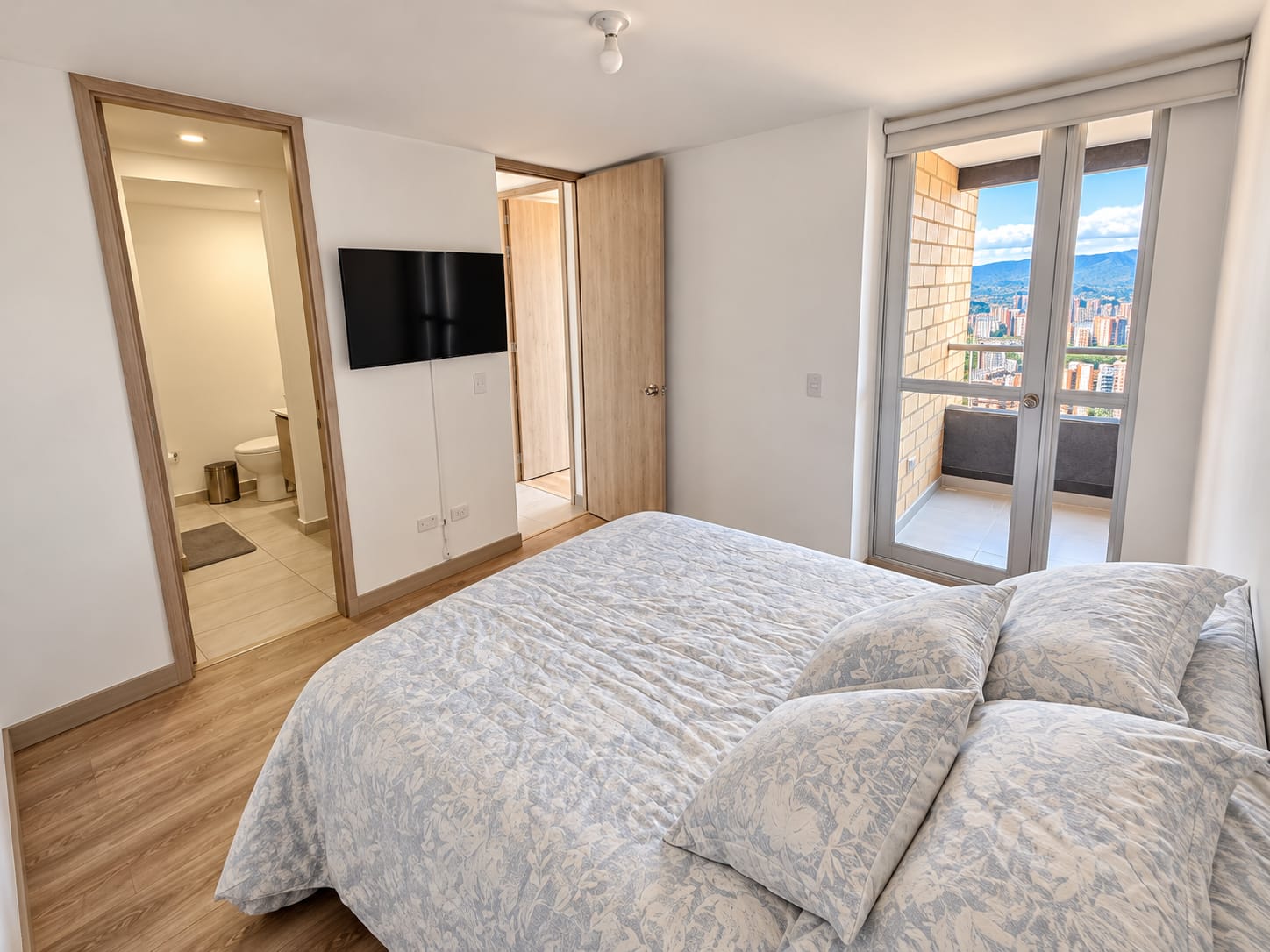 Apartamento en venta Las Lomitas Sabaneta – Piso 16 + vista