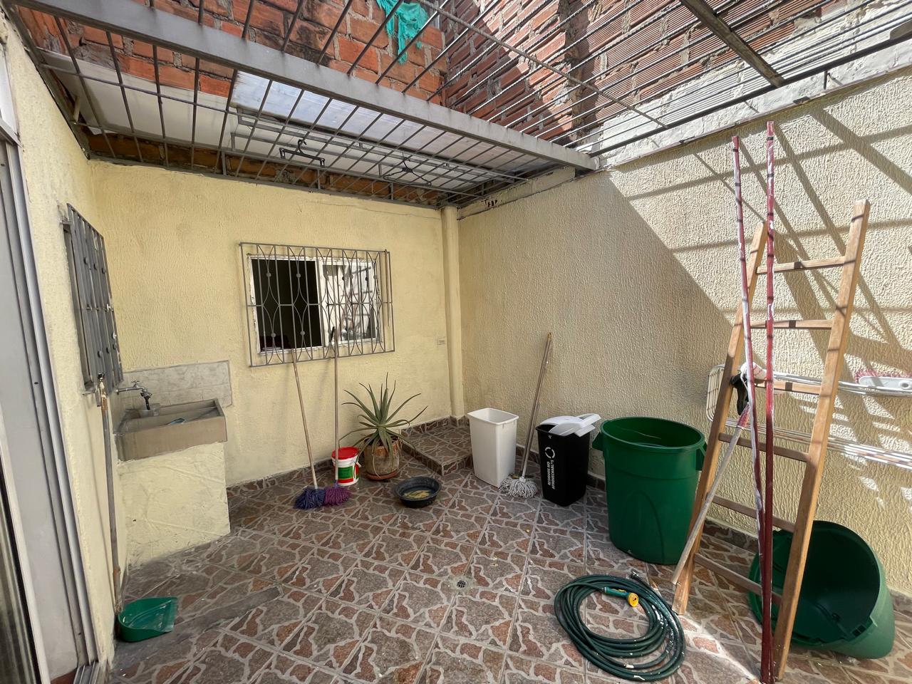 Se arrienda casa local en bello la cumbre