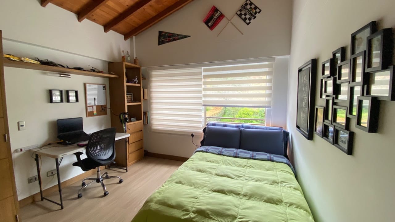 Venta de casa en El Retiro cerca al parque