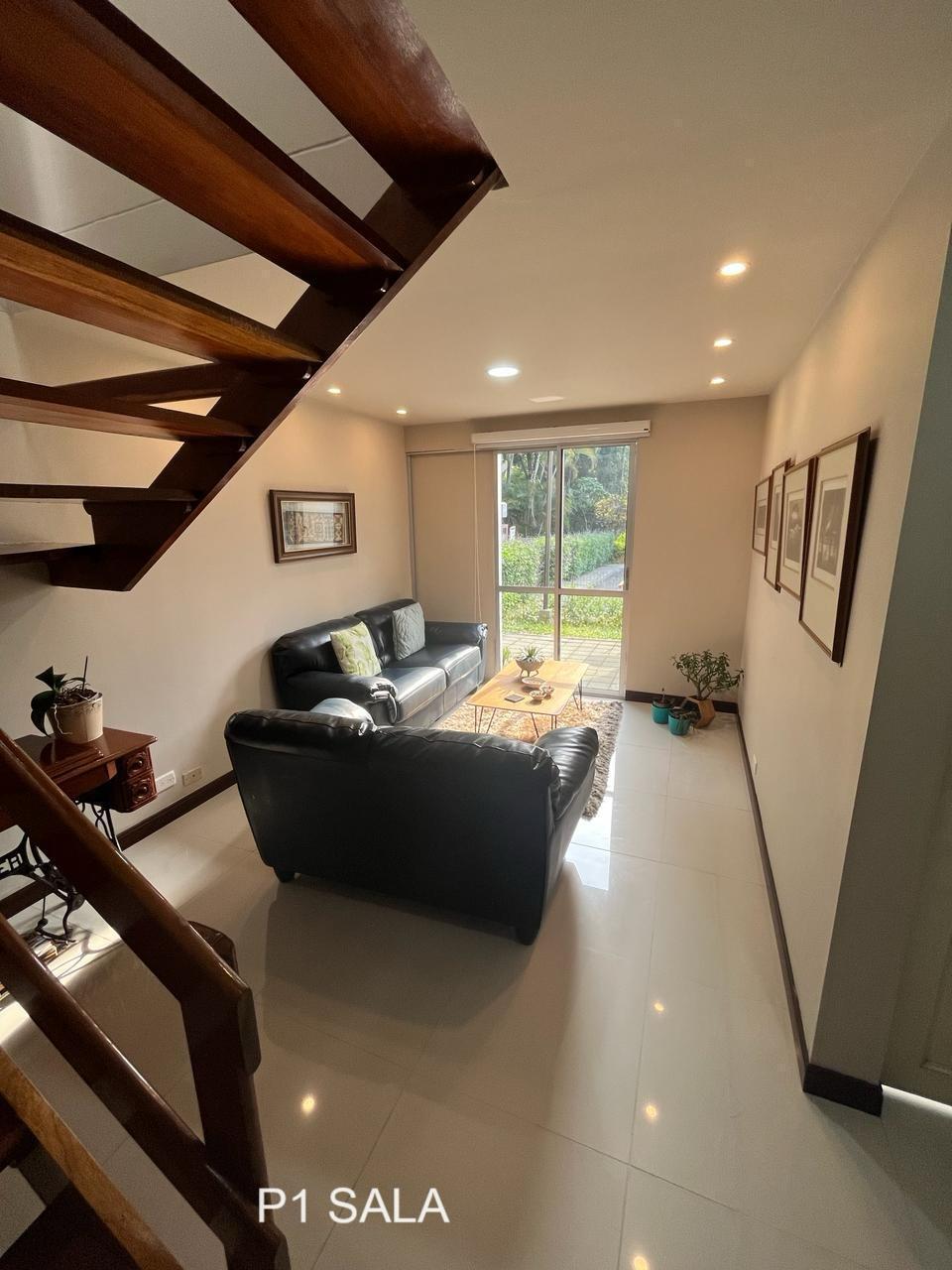 Casa en arriendo en Envigado Alcala