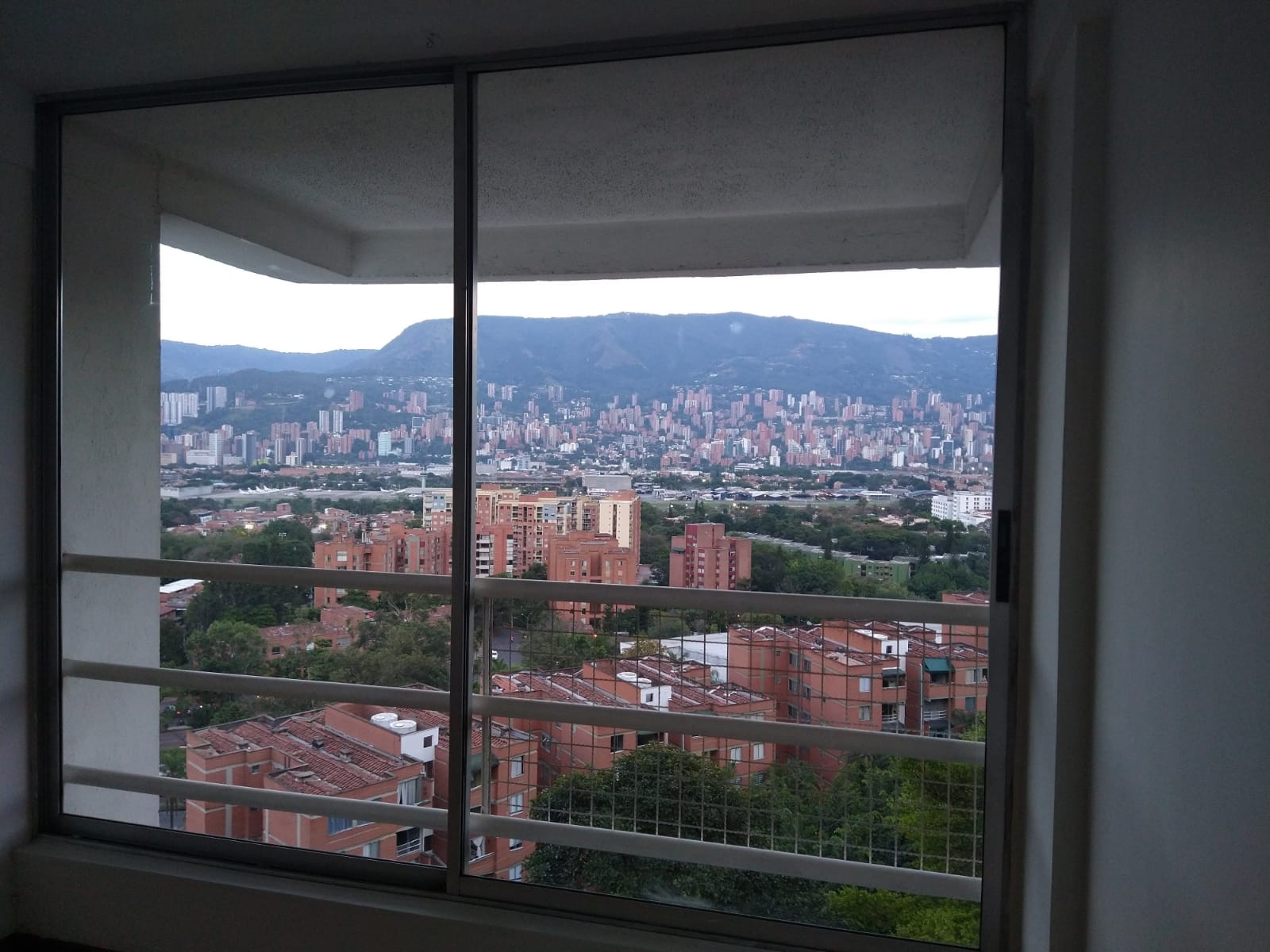 Apartamento en Venta Medellin Loma de los Bernal