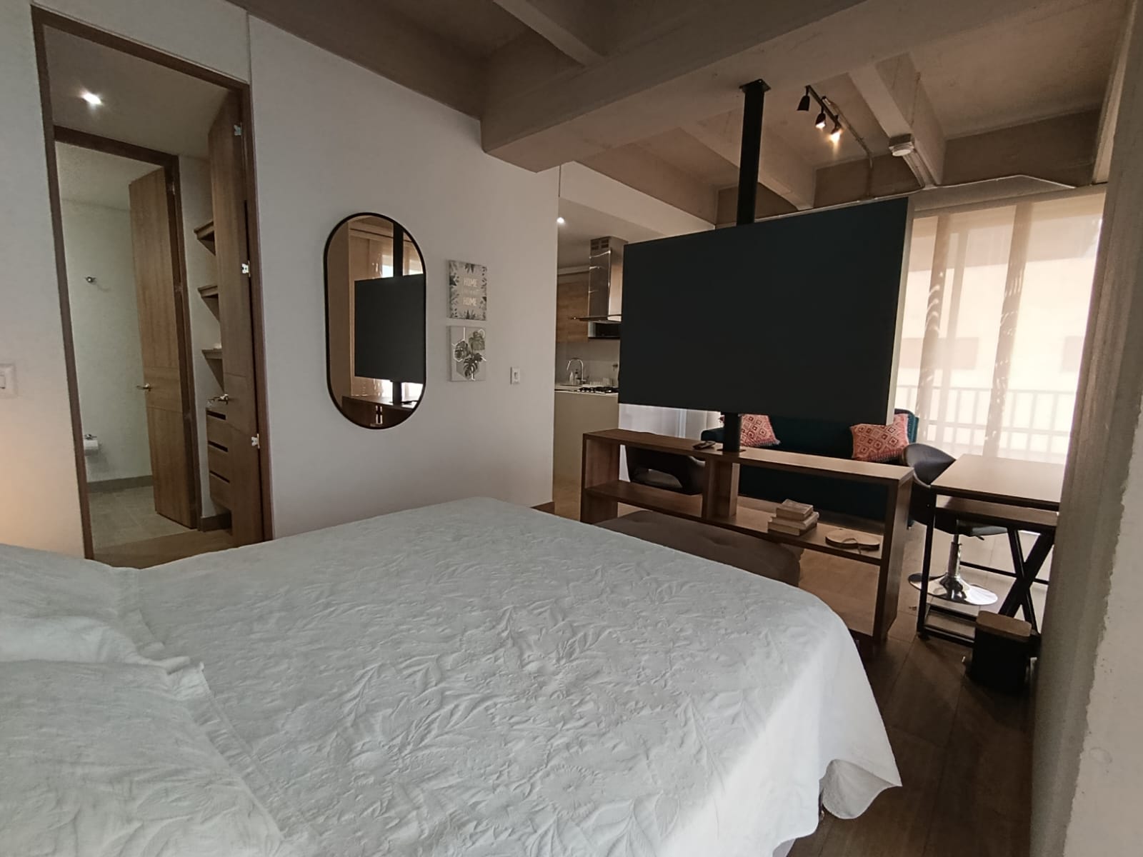 Apartaestudio amoblado para arriendo en Ciudad del Río El Poblado