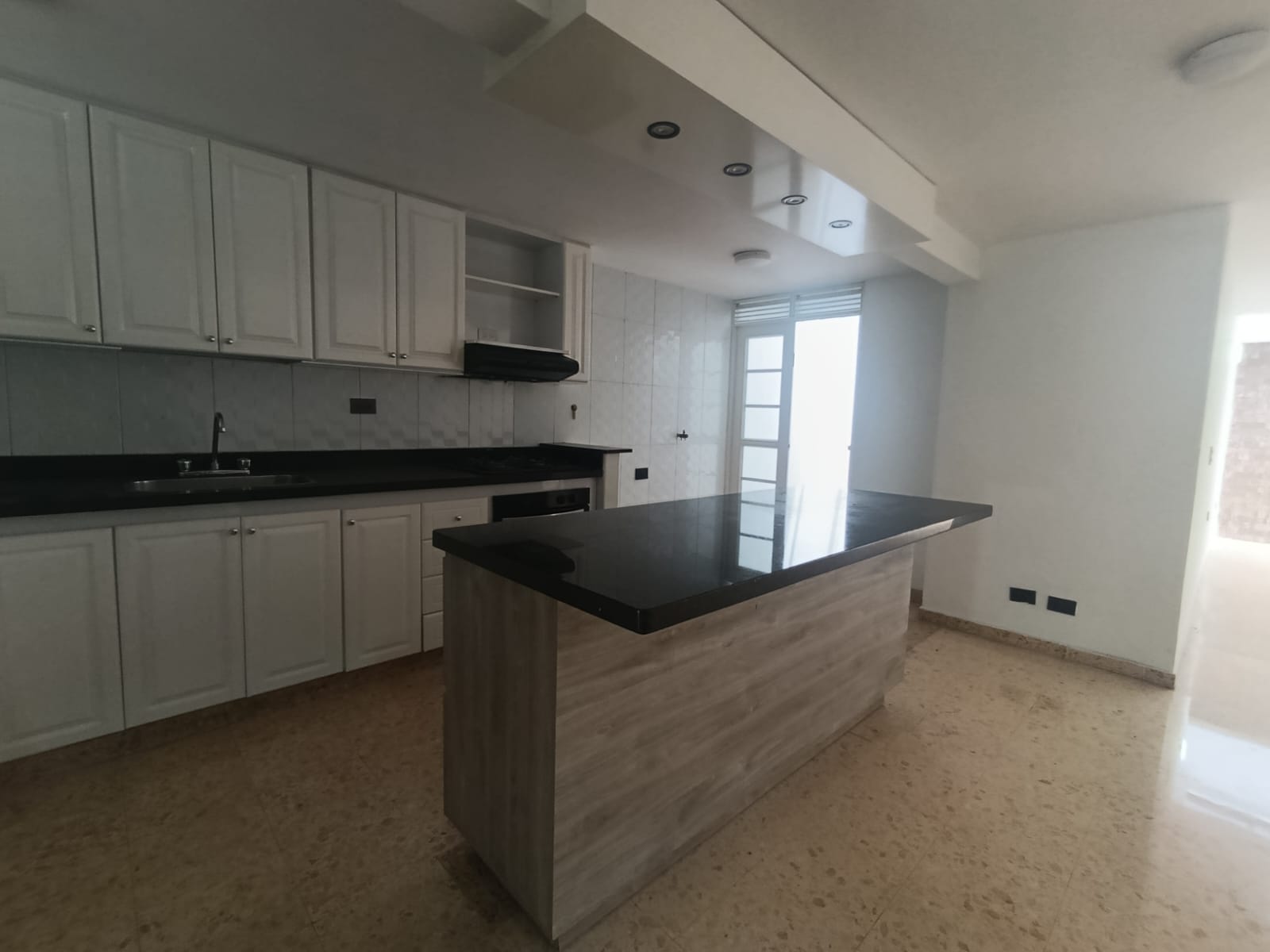 Casa para Arriendo  en Loma de los Bernal Medellín