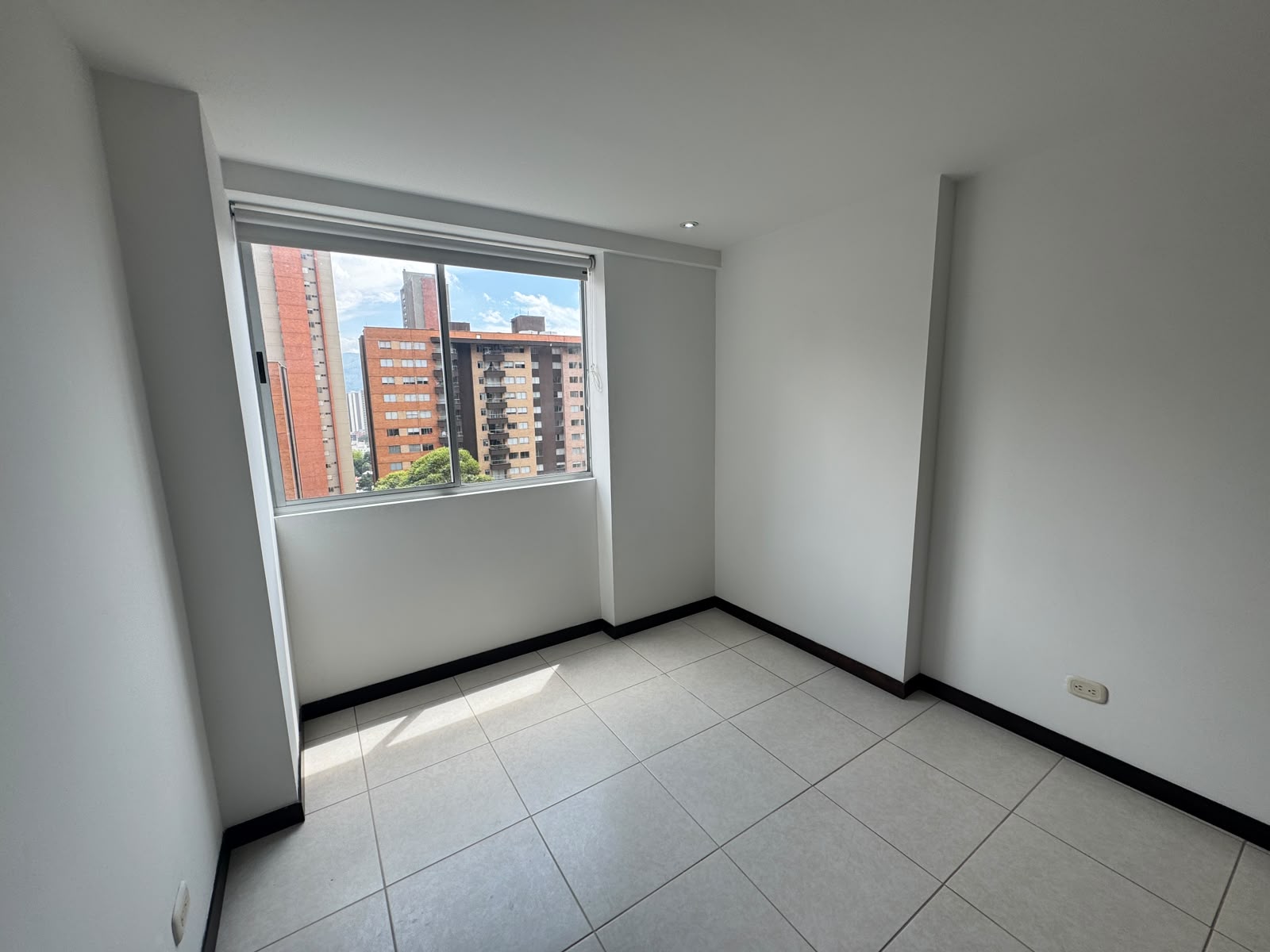 Apartamento para arriendo loma de san José parte baja