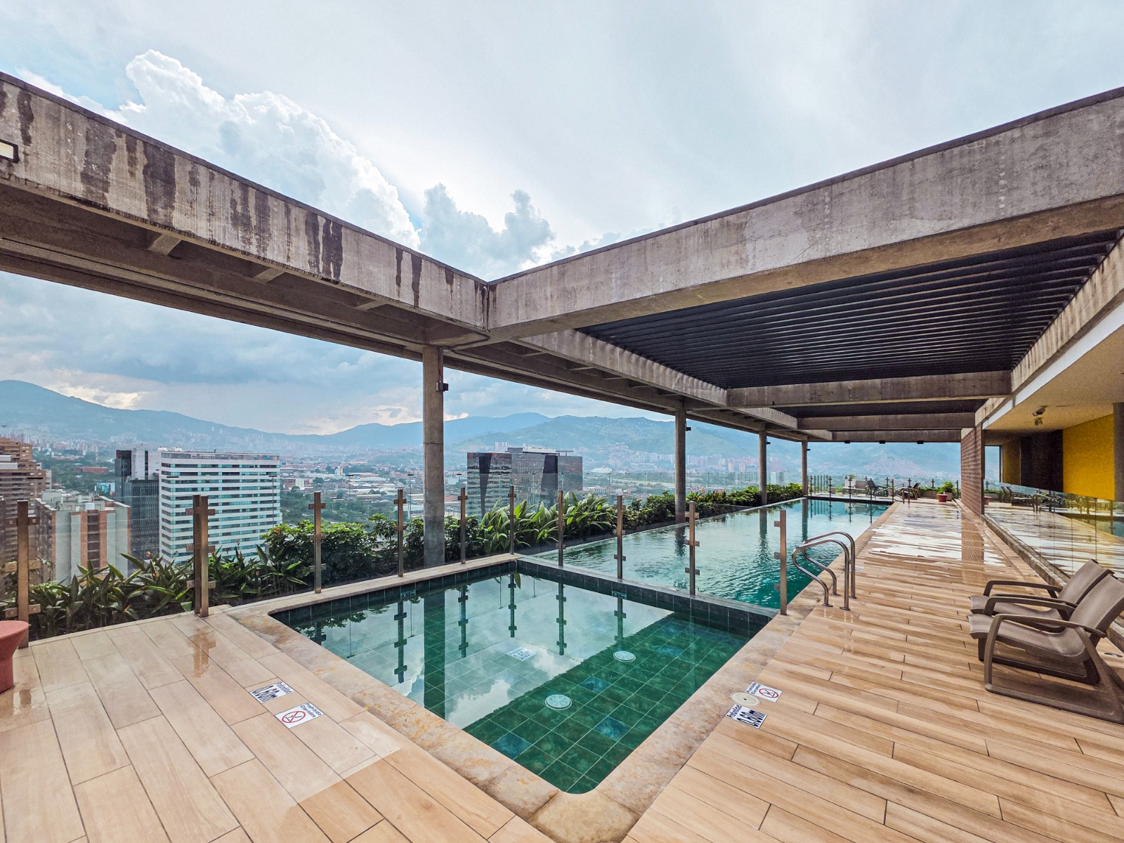 Apartaestudio amoblado para arriendo en Ciudad del Río El Poblado
