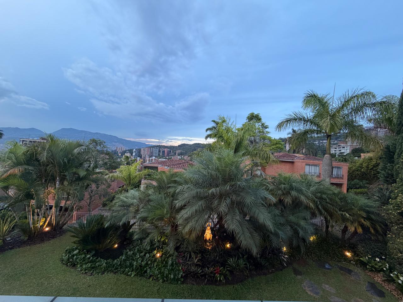 Casa en  venta en la Calera el    Poblado Medellin