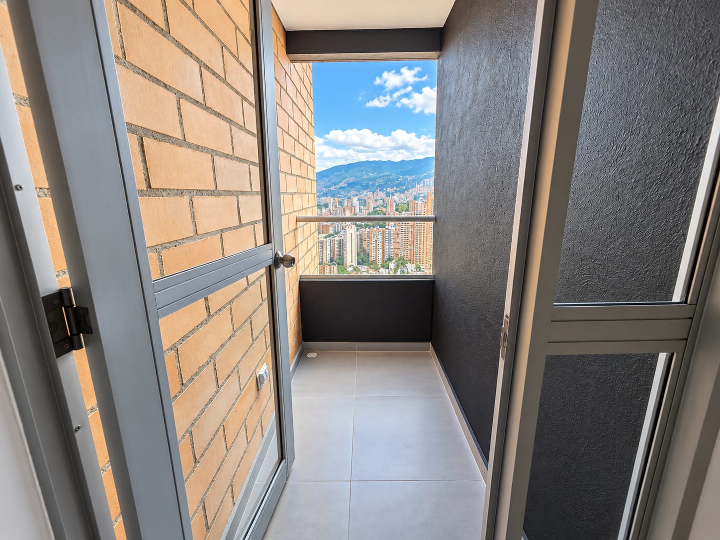 Apartamento en venta Las Lomitas Sabaneta – Piso 16 + vista