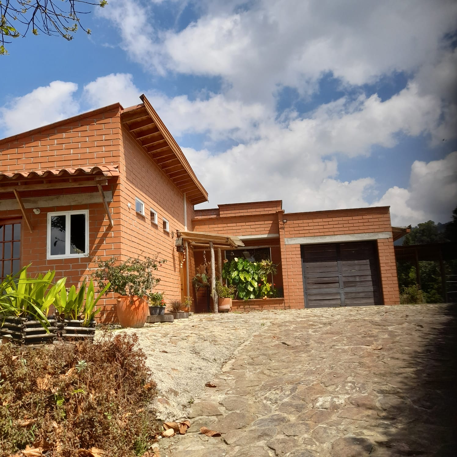 Casa campestre para la venta en Guarne sector La Clarita