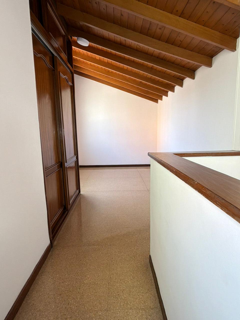 Casa para Arriendo  en Loma de los Bernal Medellín