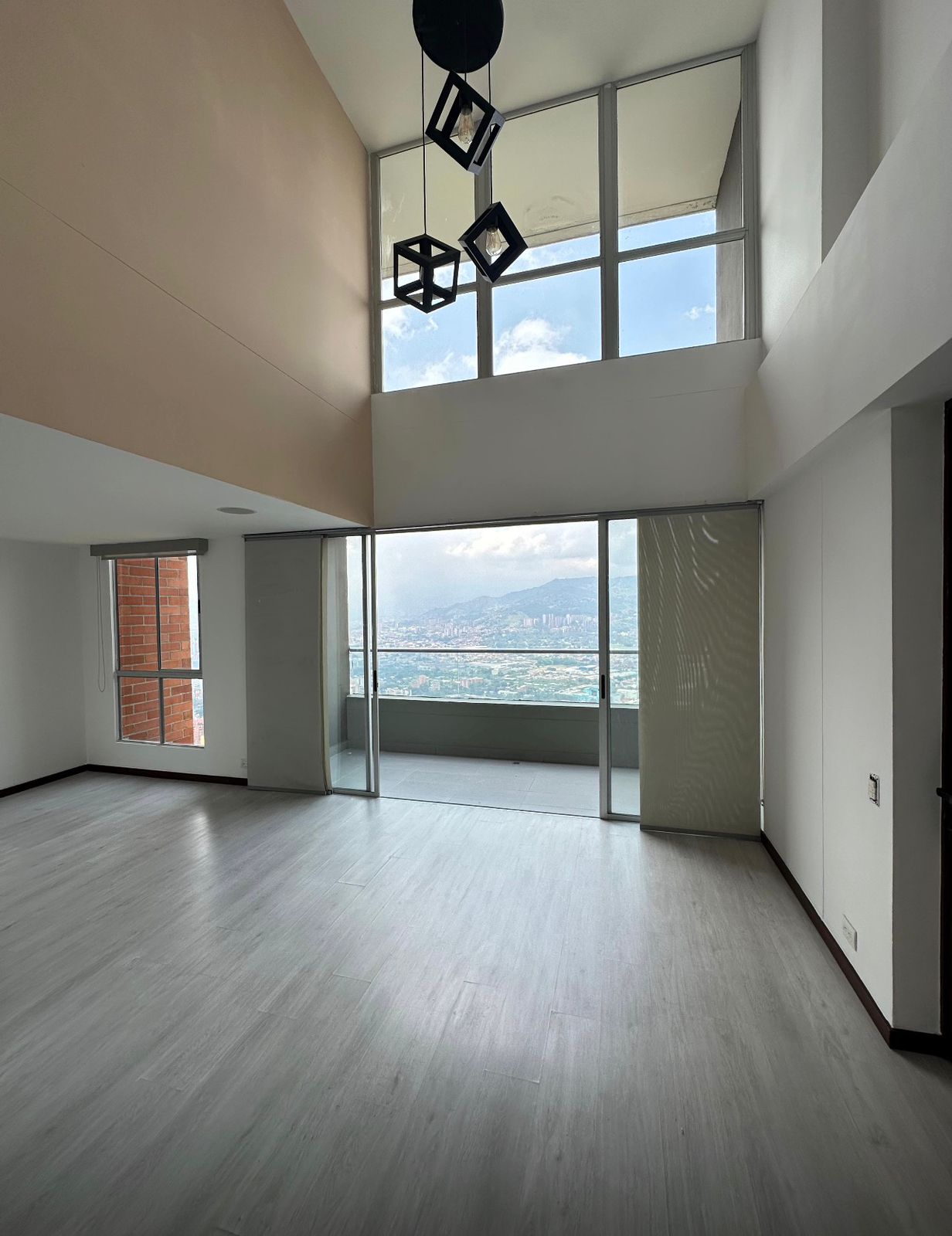Penthouse duplex en arriendo en Medellin Las Palmas