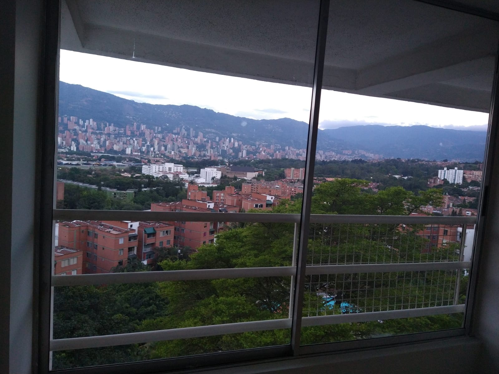 Apartamento en Venta Medellin Loma de los Bernal