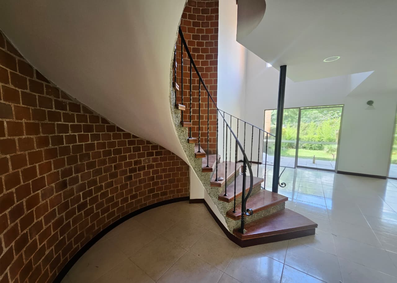 Casa en arriendo en Envigado Loma del Chocho