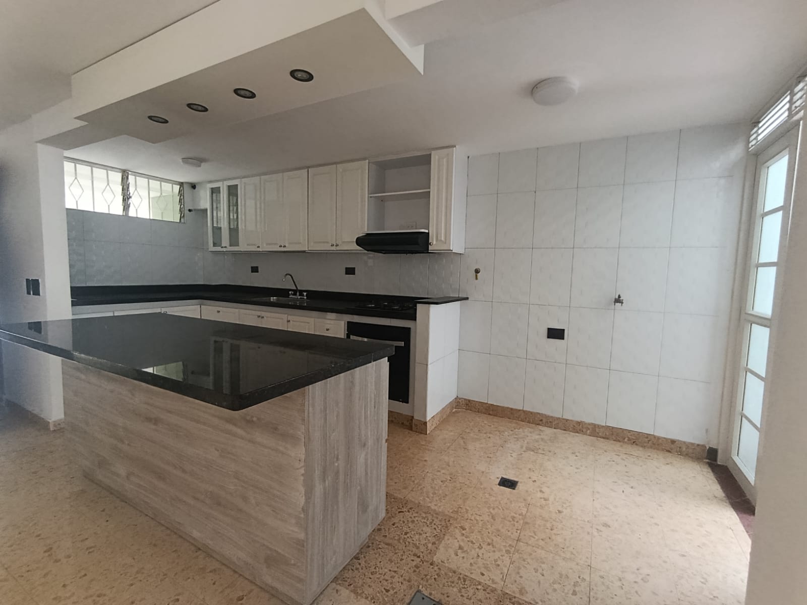 Casa para Arriendo  en Loma de los Bernal Medellín